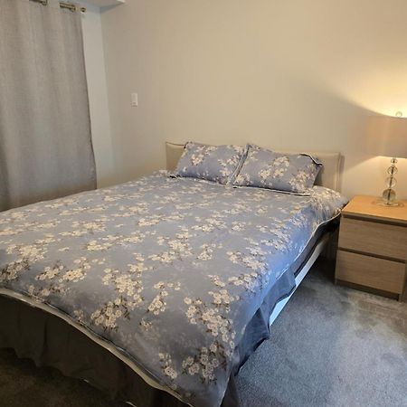 Private 1 Bedroom In Brookswood Лэнгли Экстерьер фото