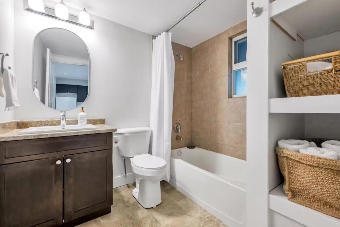 Private 1 Bedroom In Brookswood Лэнгли Экстерьер фото